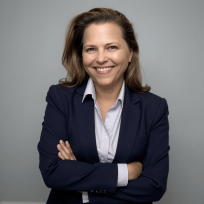 Alejandra Teran - La Guru de IA - Asesora de IA Headshot